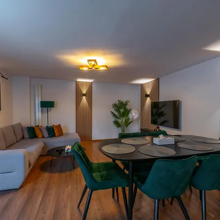Kaya Charming 2-Bedroom Apartment Brasov Exterior photo